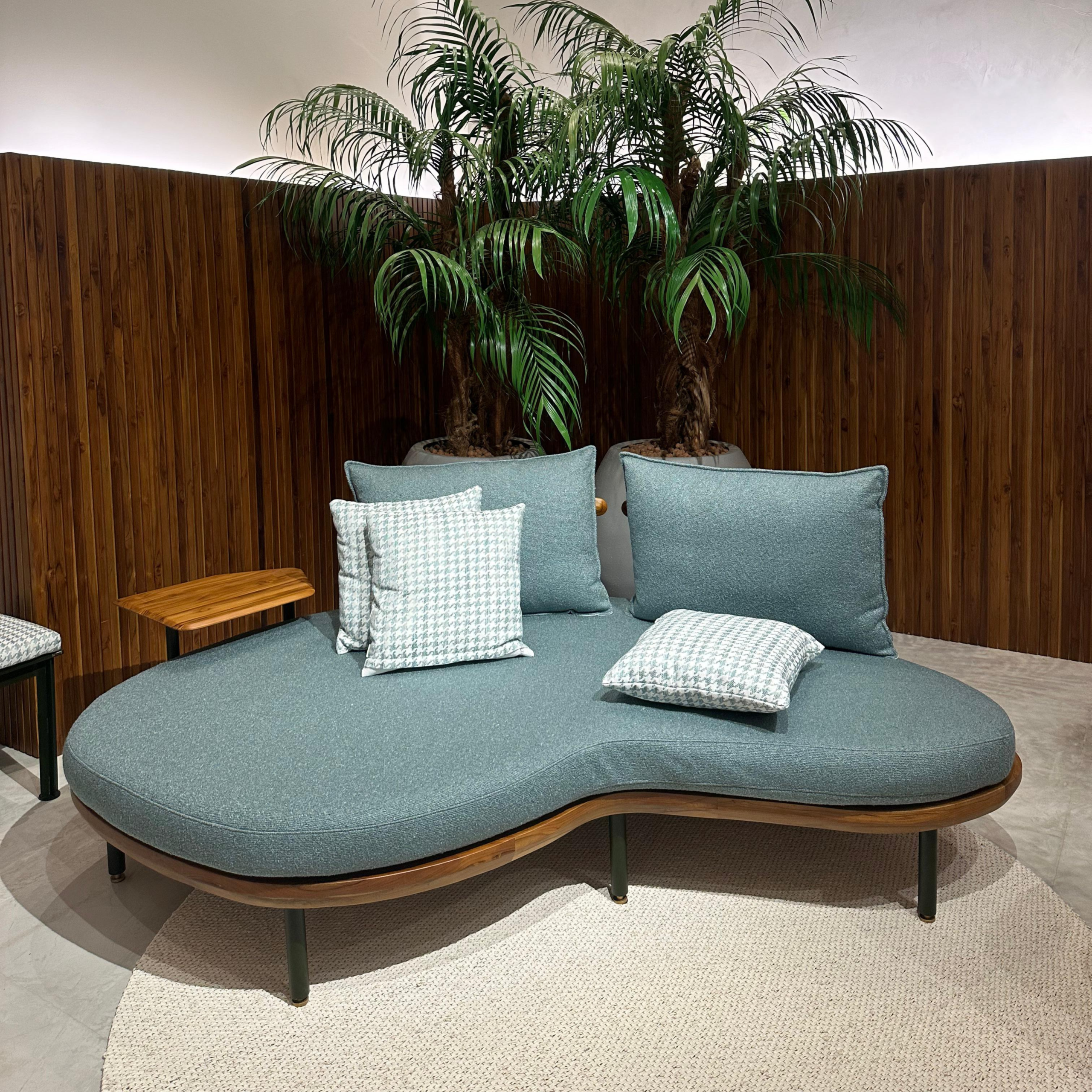 Chaise Lagoon