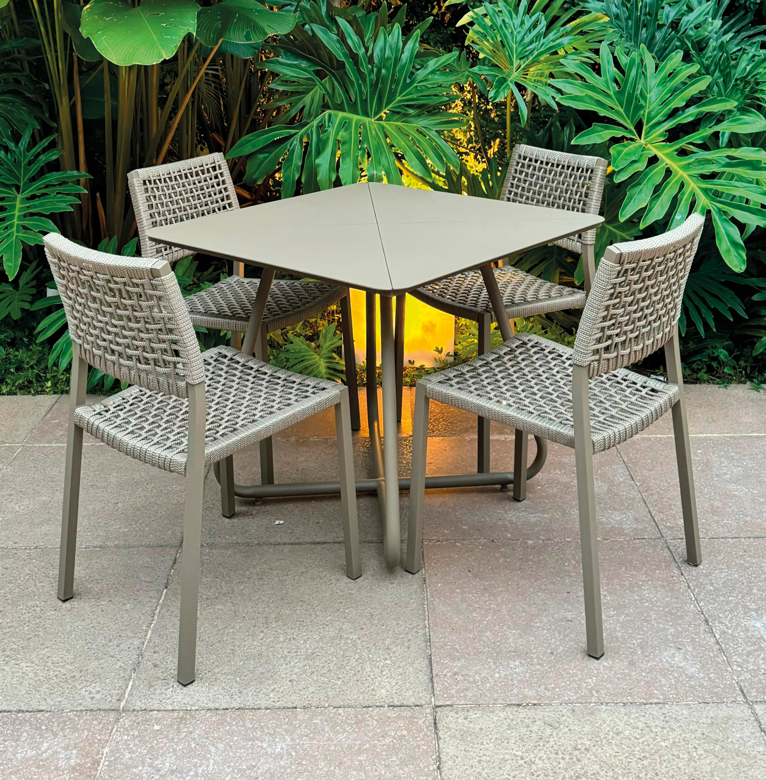Mesa Aura Quadrada